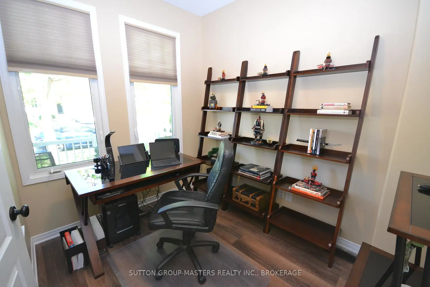 737 Margaret Way photo 5