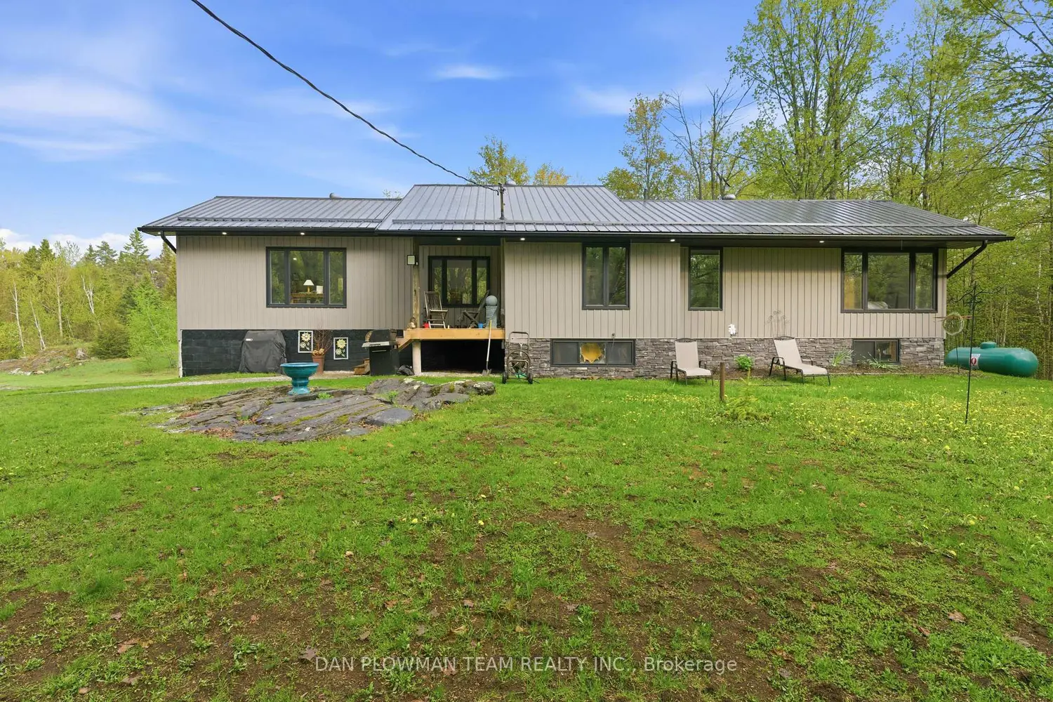 377 Balmer Road photo 4