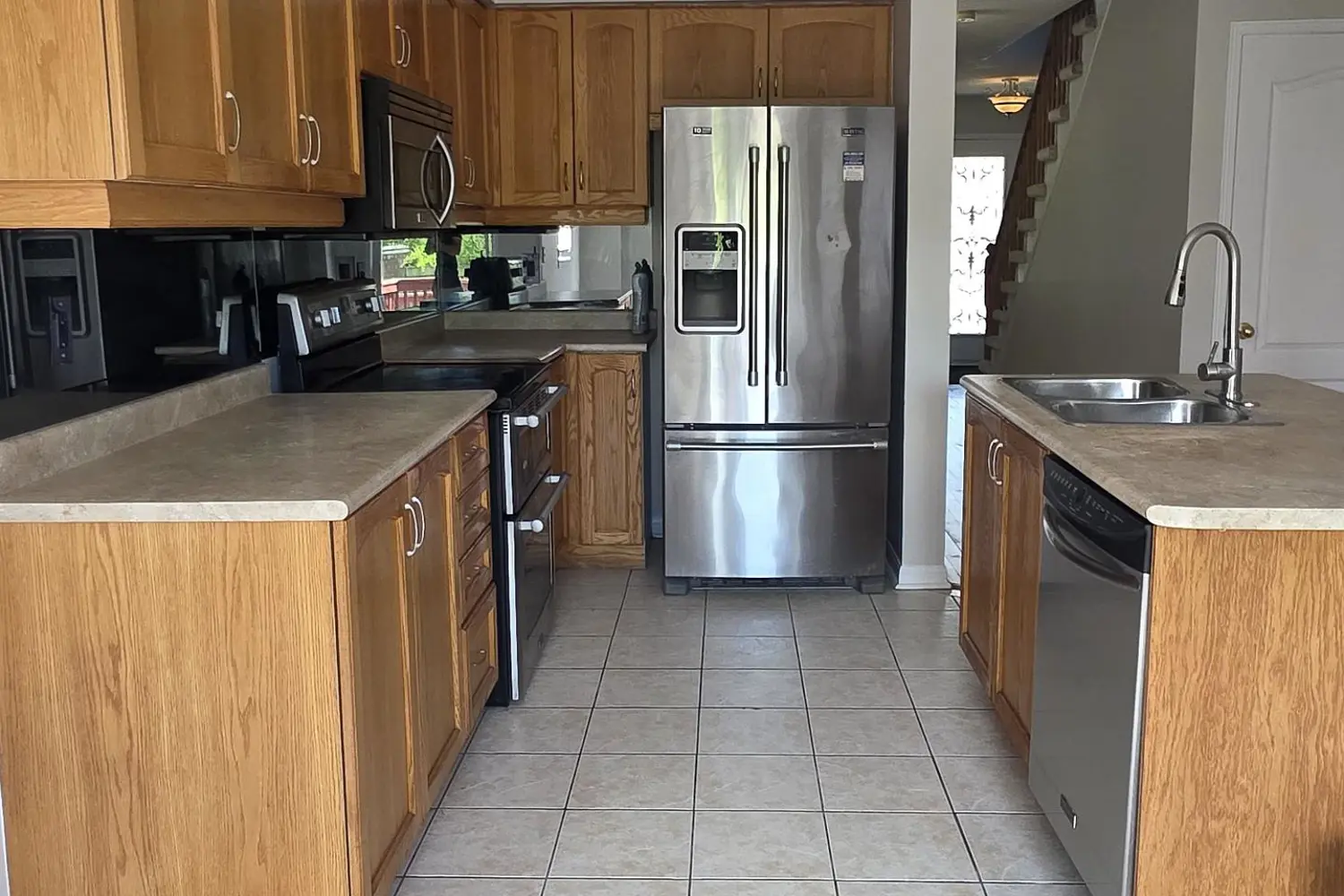 138 Tianalee Crescent photo 5