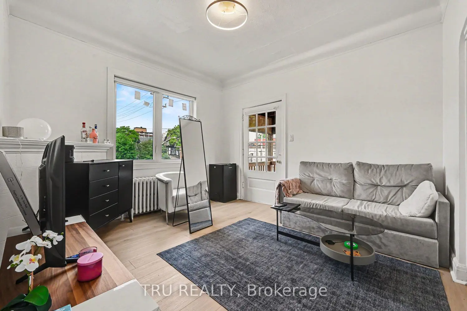 351 Friel Street photo 4