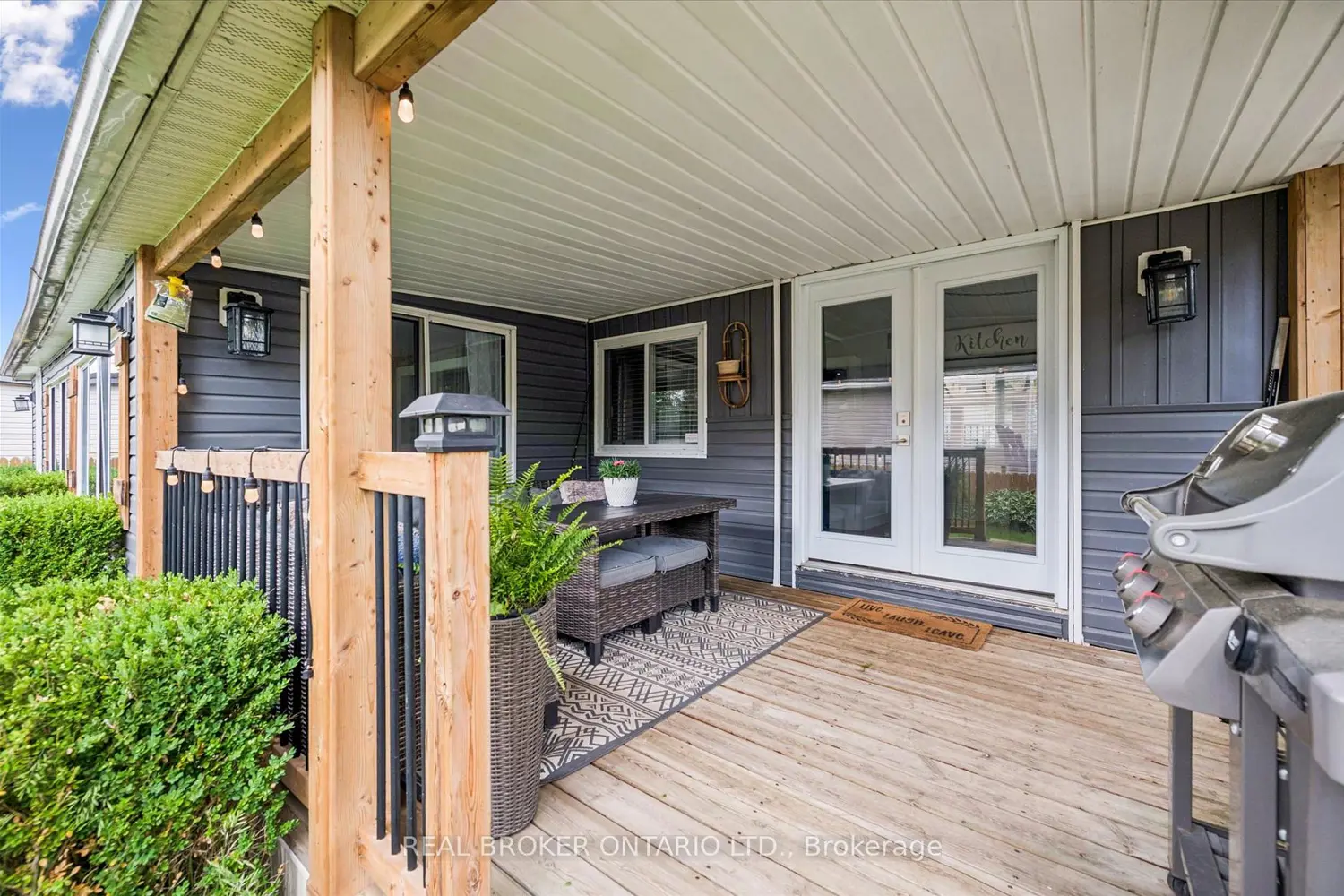 165 Cedar Crescent photo 2