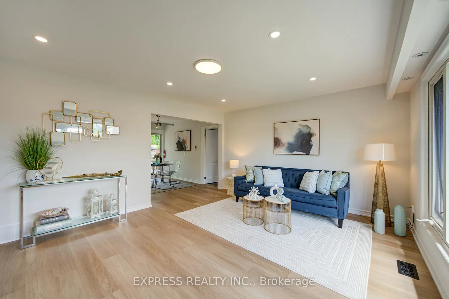 1162 Somerville Street photo 3