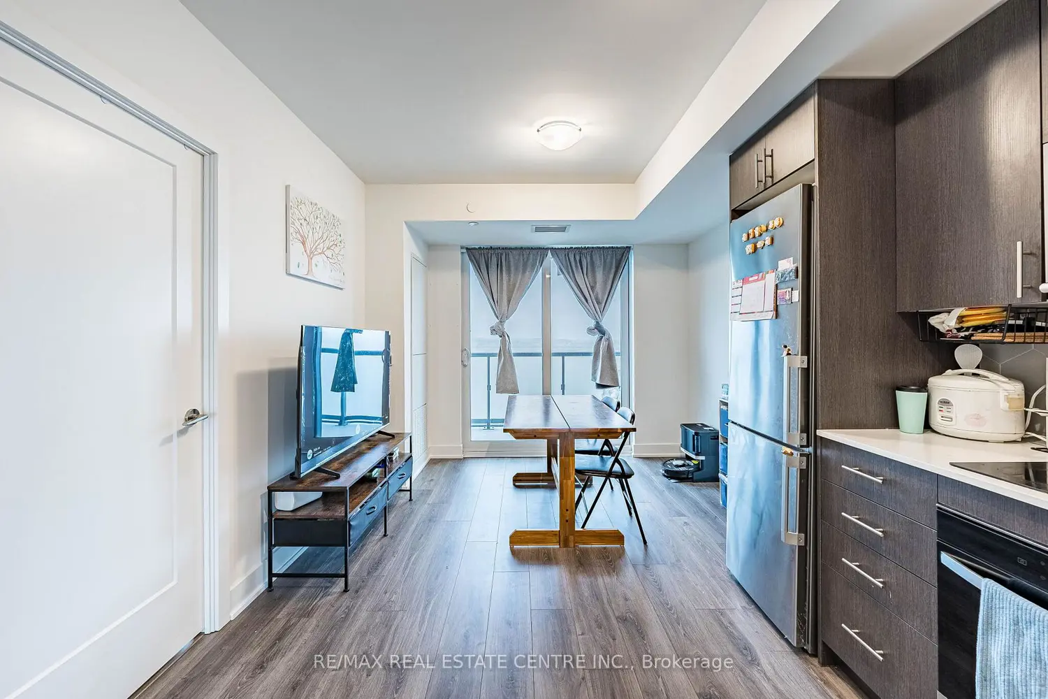 2545 Simcoe St N 2401
