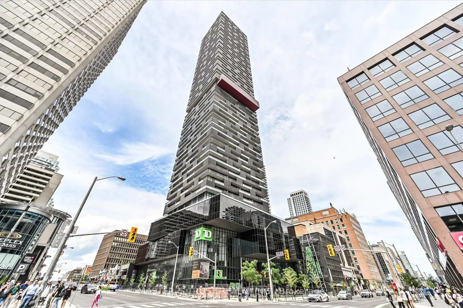 8 Eglinton Avenue Ph 5801
