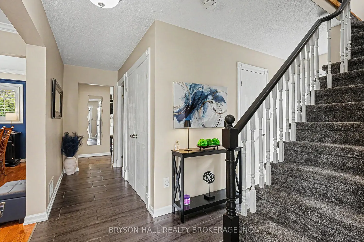 2122 Hunt Crescent photo 3