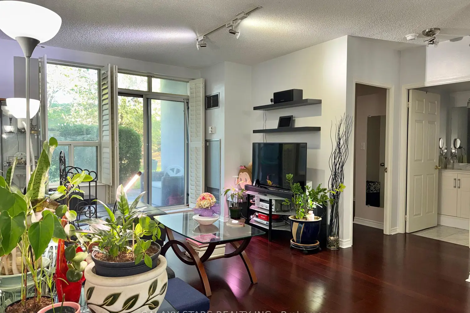 2200 John Street 106