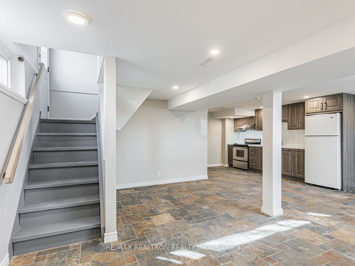 72B Dunning Avenue, Aurora, ON, L4G 1A3 photo 2