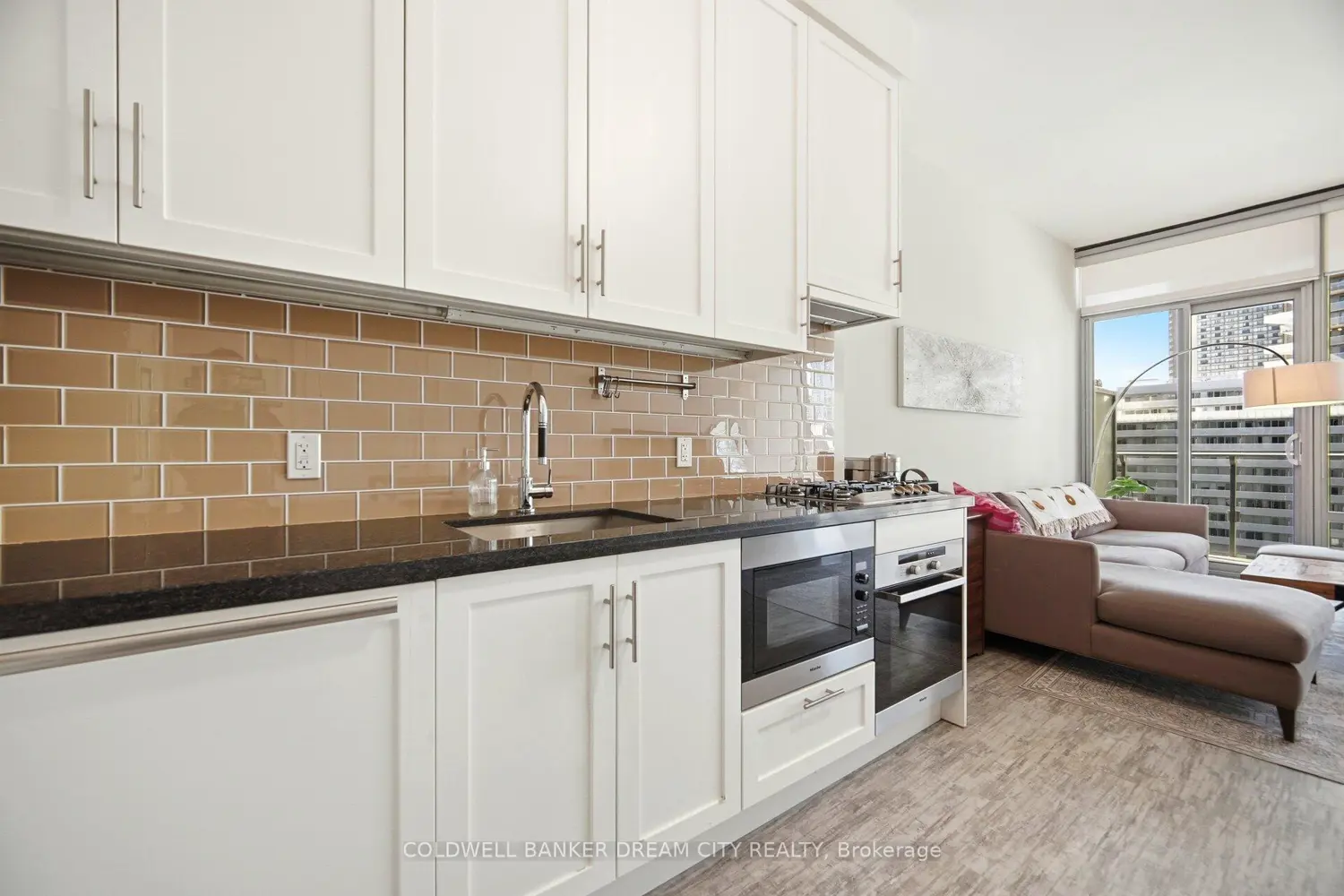 39 Queens Quay 837 photo 5