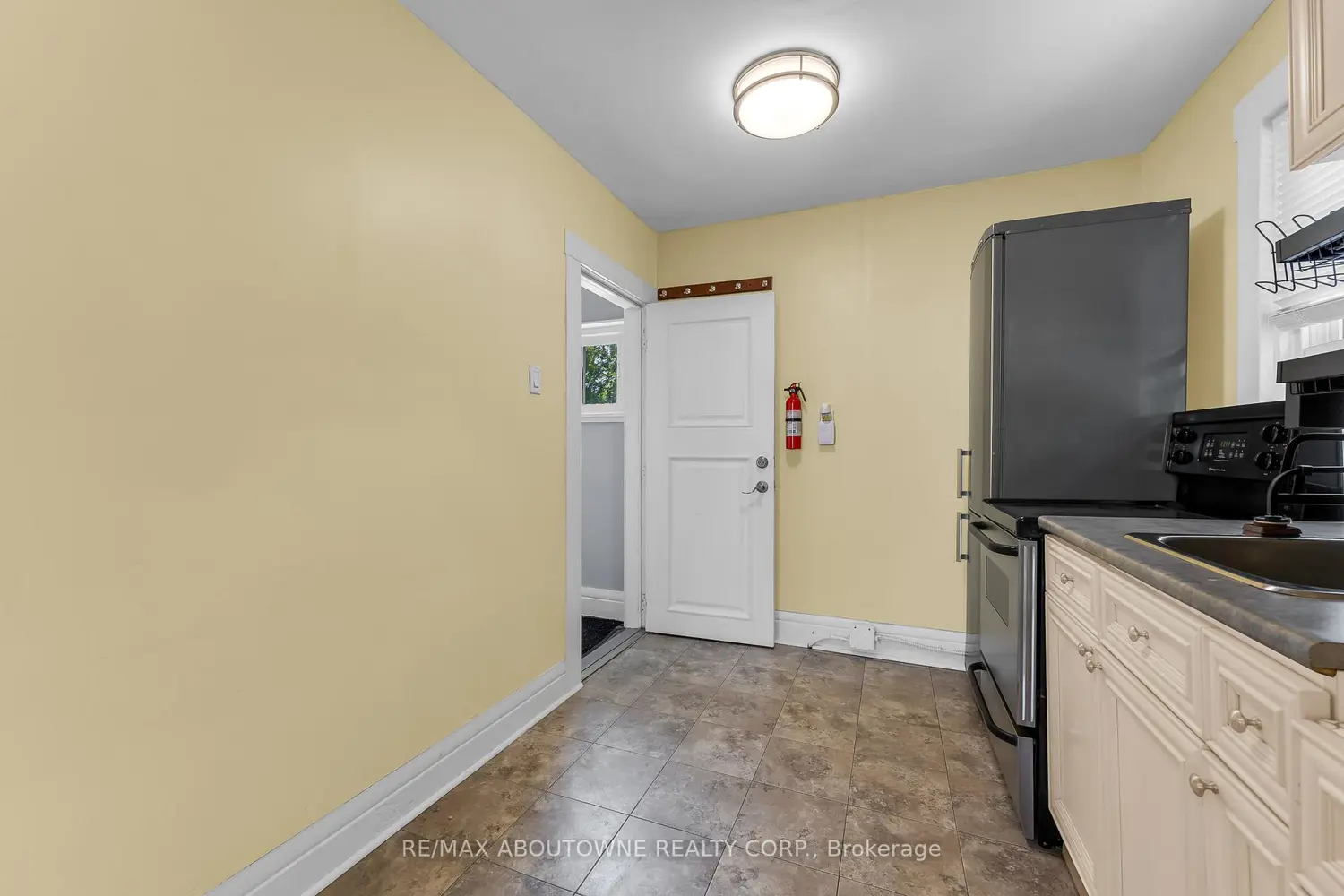 153 Lake Street photo 3