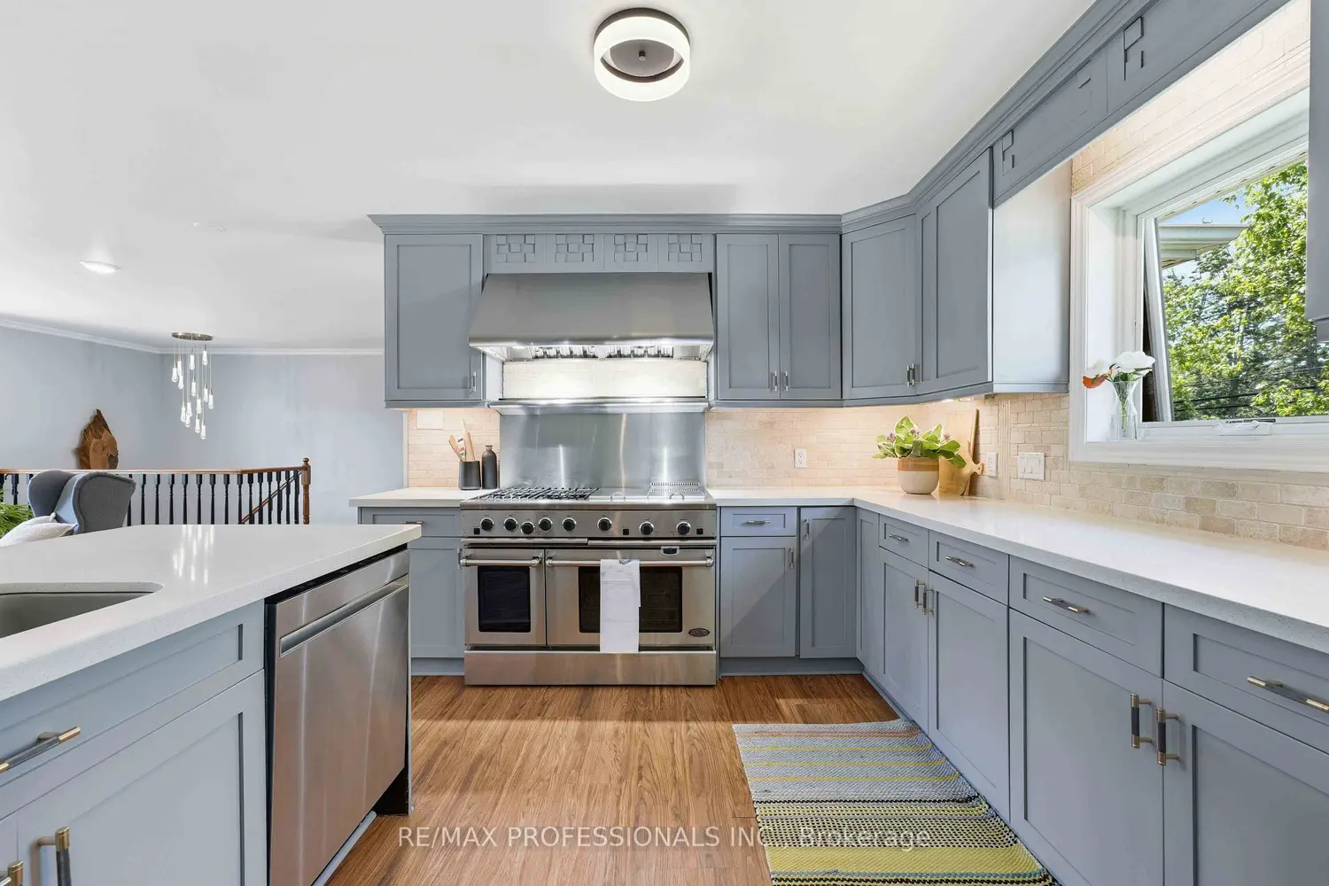 101 Maple Avenue photo 2