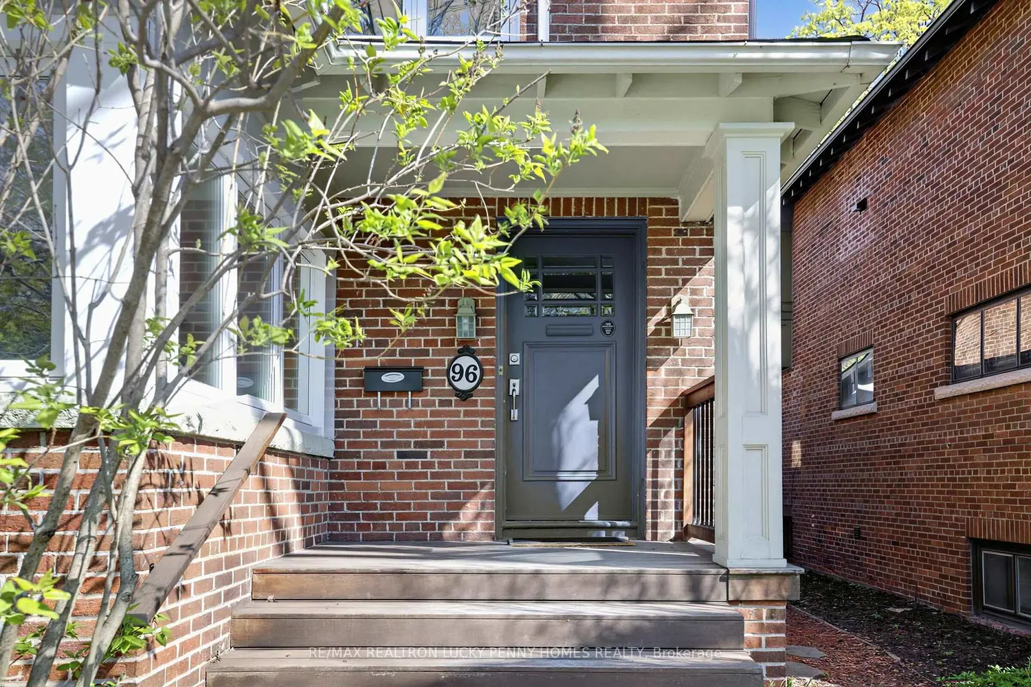 96 Whitehall Road photo 2