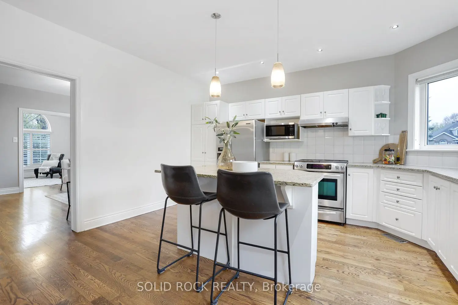 45 Basswood Avenue photo 5