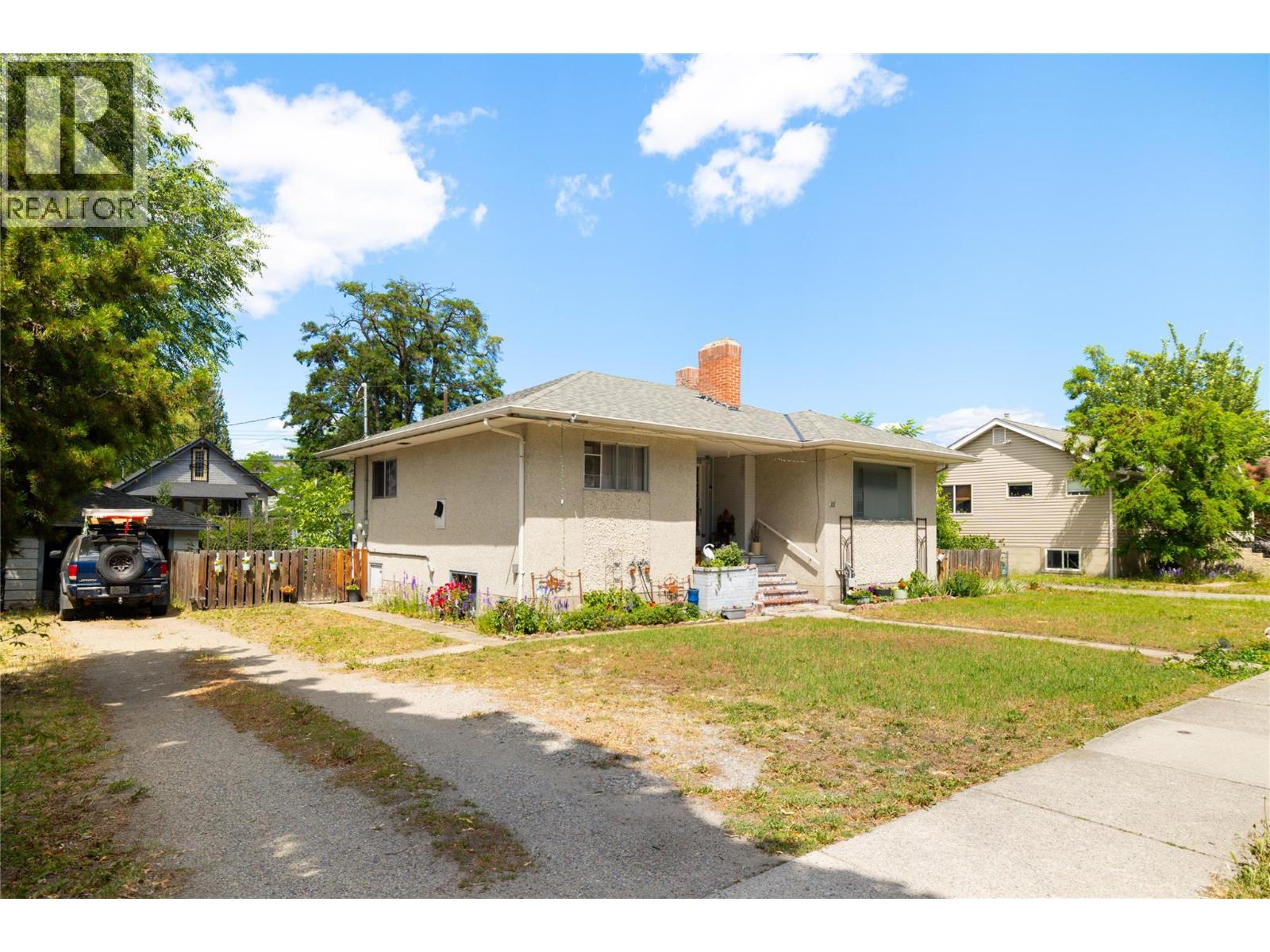 816 Leon Avenue, Kelowna, BC, V1Y6J8