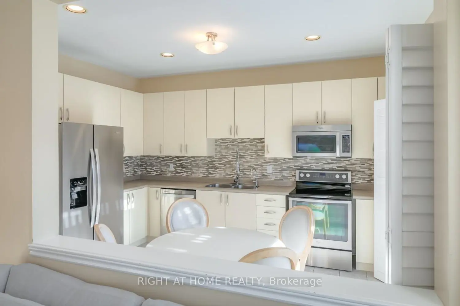 63 Snowy Meadow Avenue photo 4