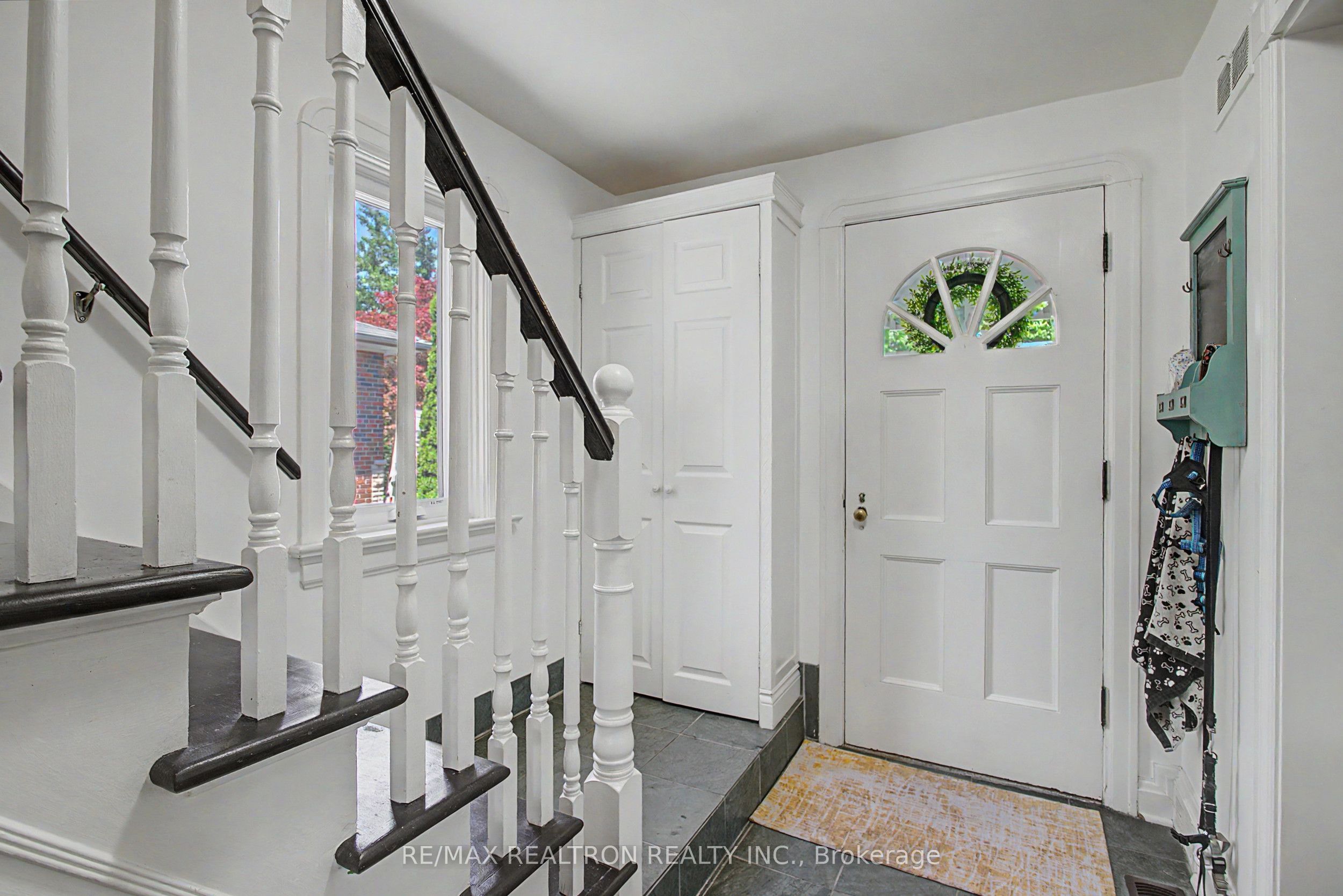 14 Squires Avenue, Toronto, ON, M4B 2R3 photo 4