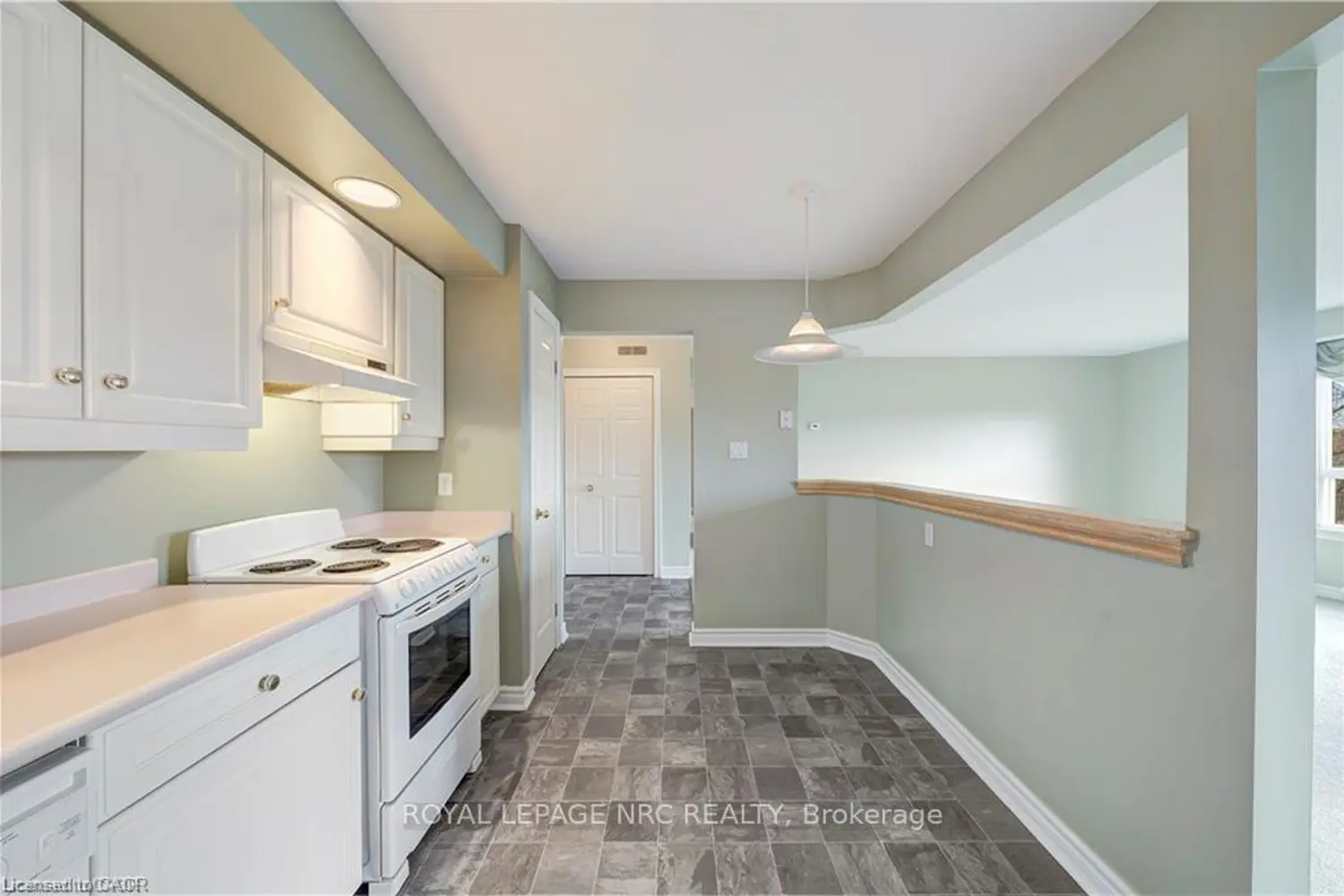 1061 Vansickle Road 303B photo 5