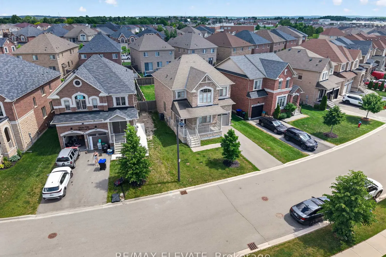 110 Mcdonnell Crescent photo 2