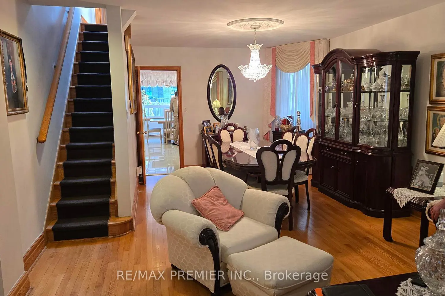 553 Greenwood Avenue photo 3