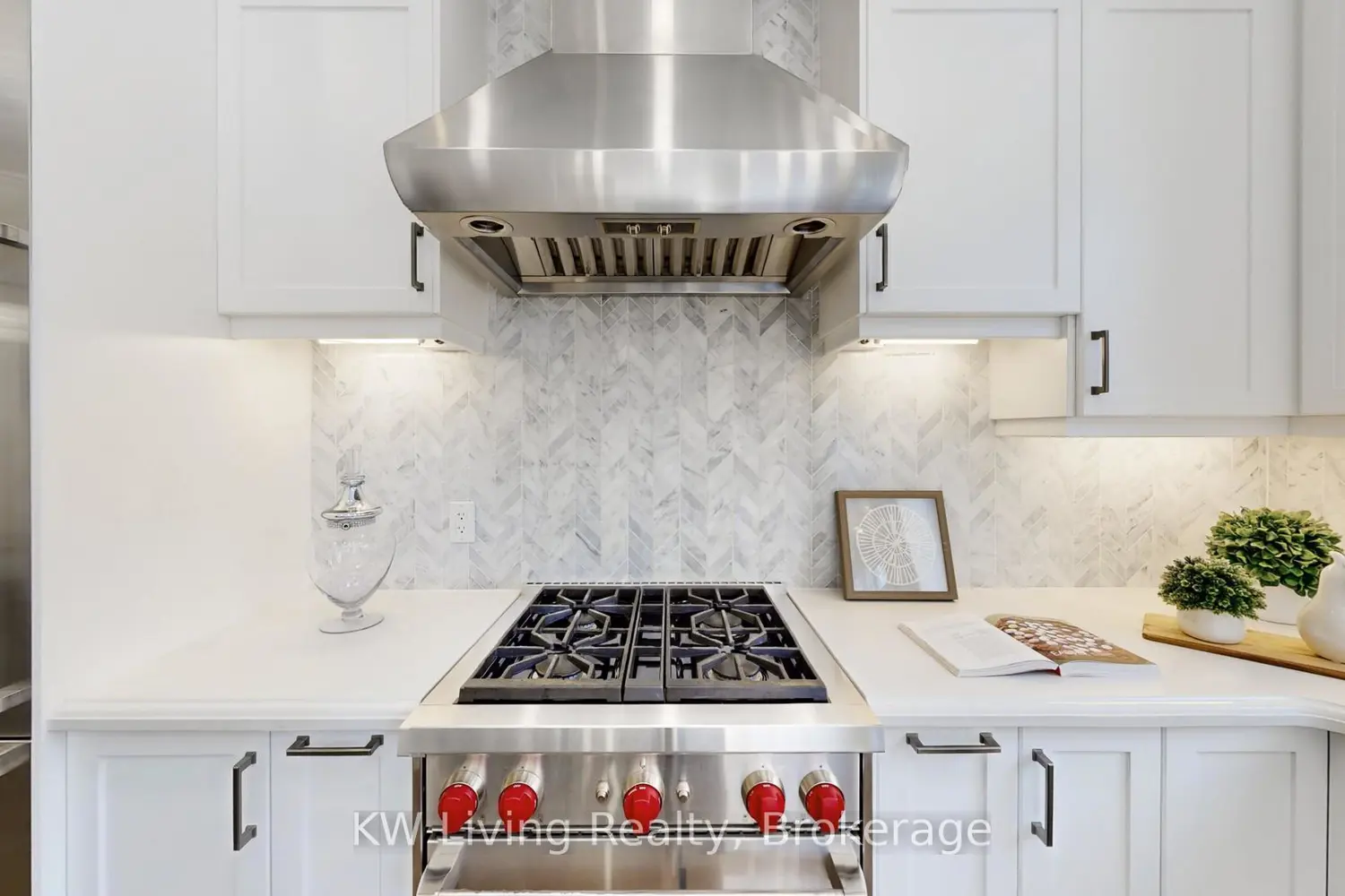 92 Giardina Crescent photo 3