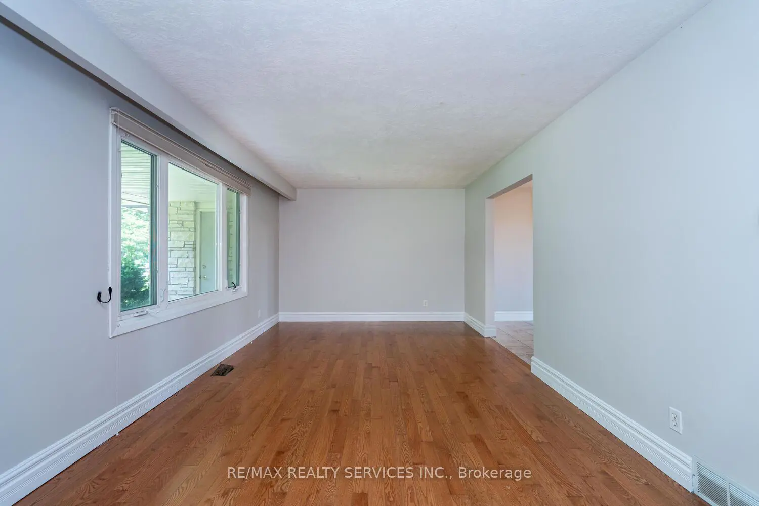 285 Thorncrest Drive photo 5