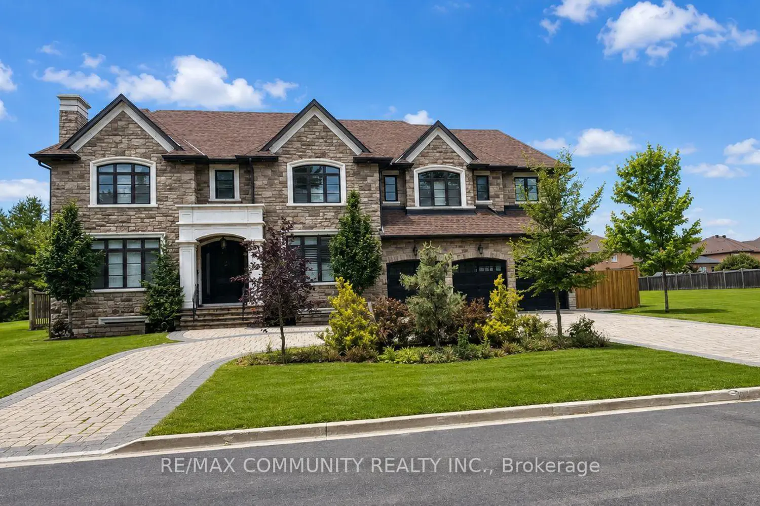 65 Chatelaine Drive photo 2