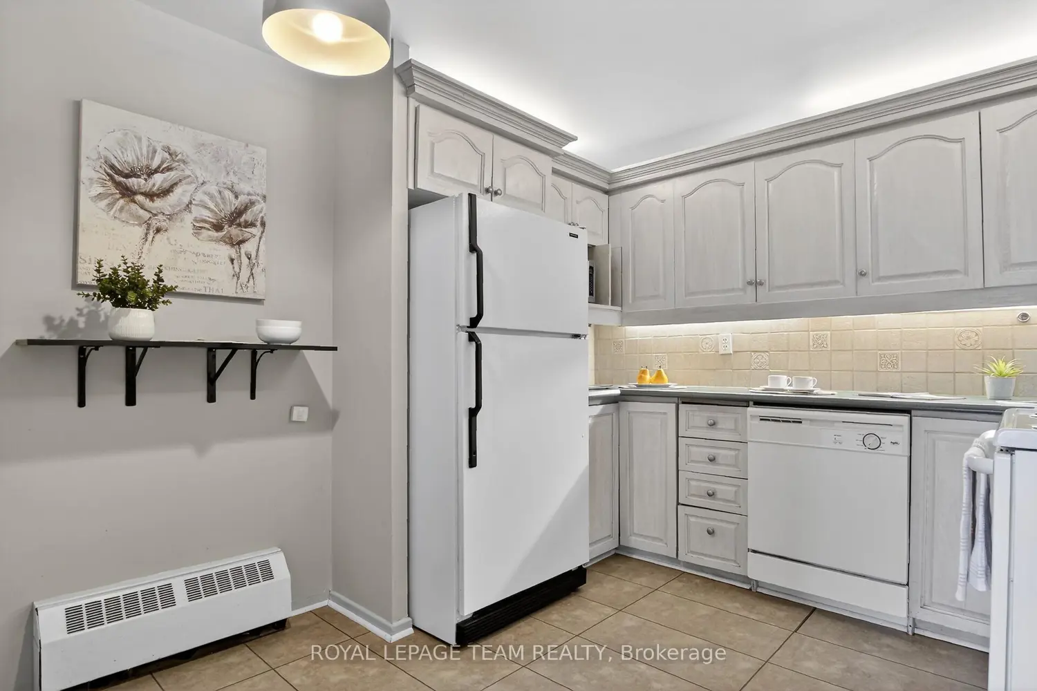 373 Laurier Avenue 505 photo 2