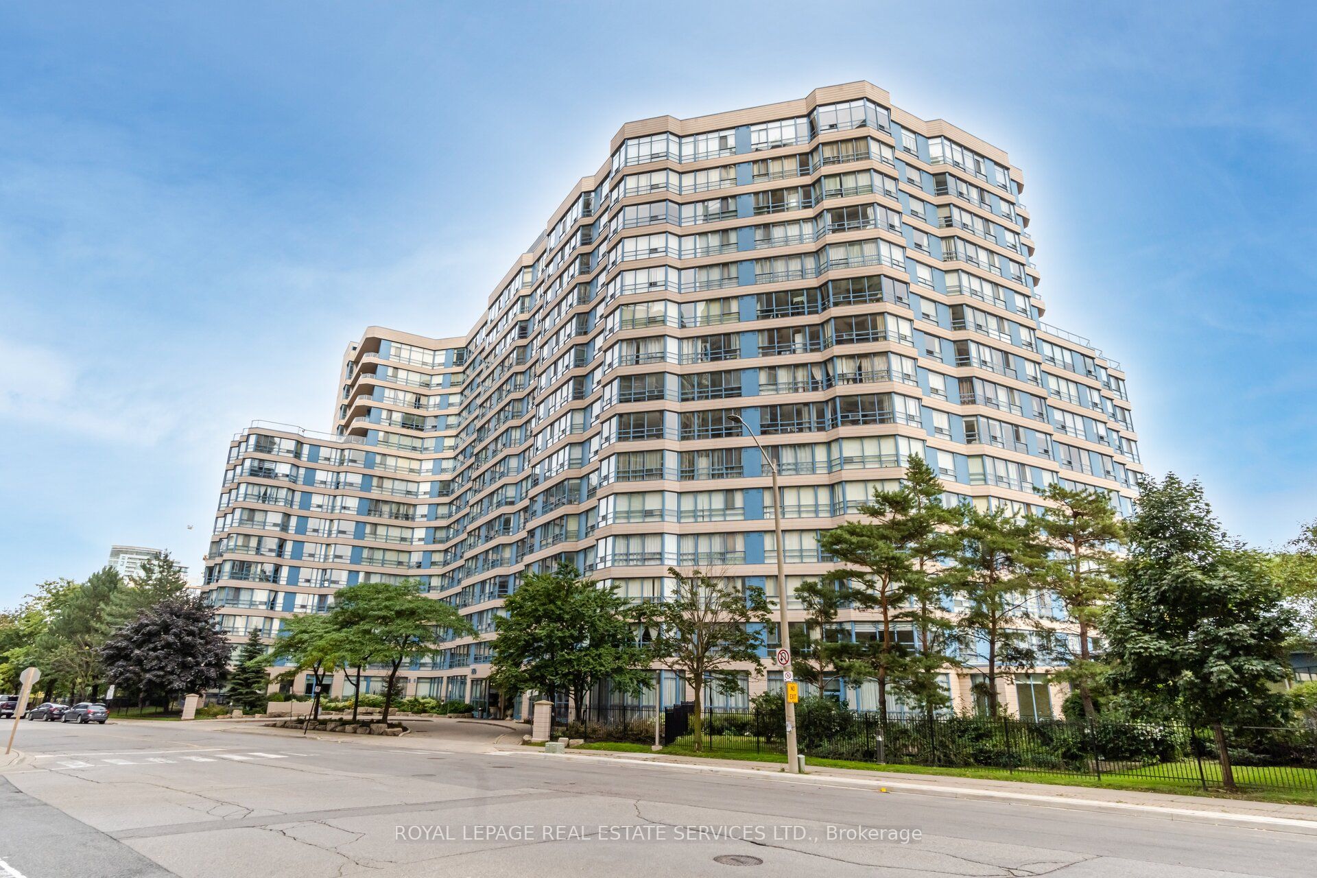 1605-250 Webb Drive, Mississauga, ON, L5B 3Z4