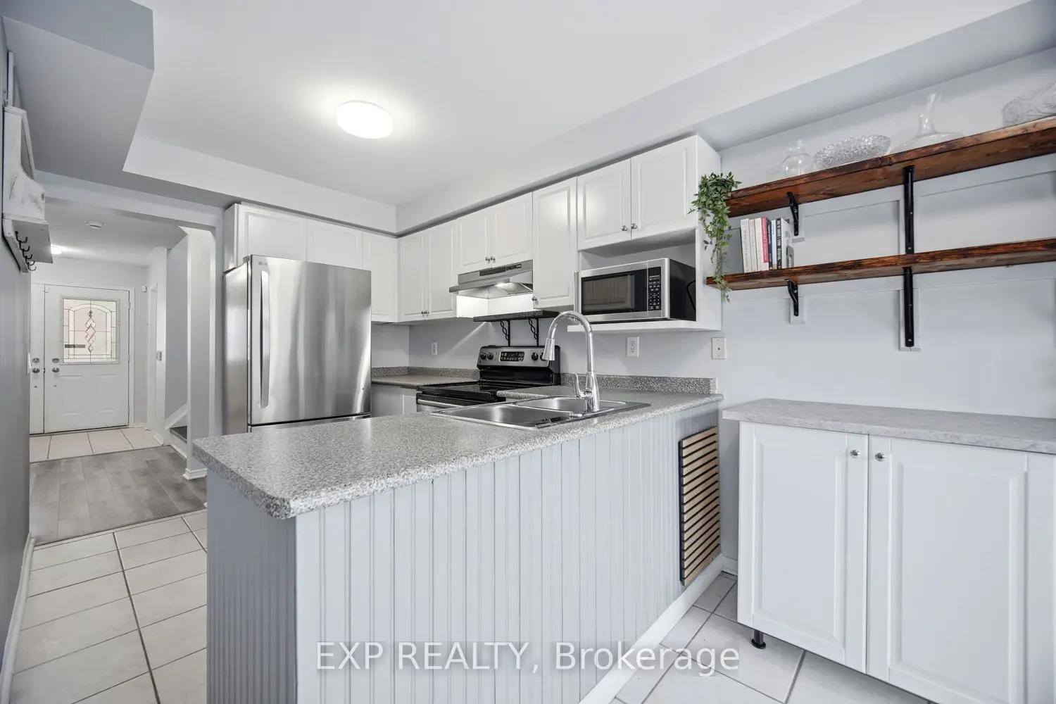 159 Hanton Crescent photo 5