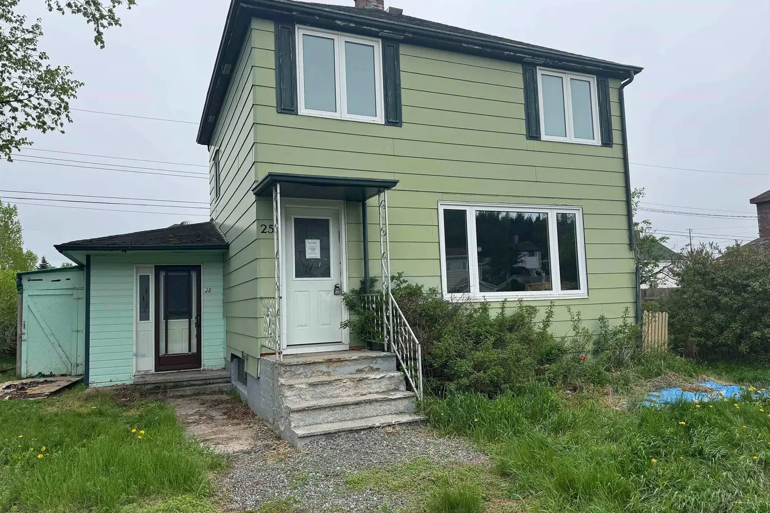 25 Ross Avenue photo 2