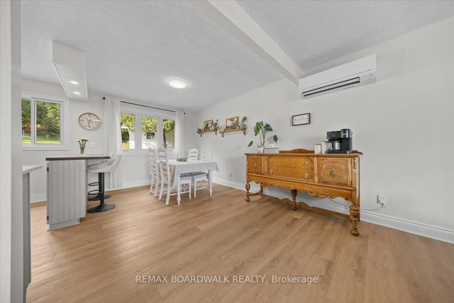 1079 River Road photo 5
