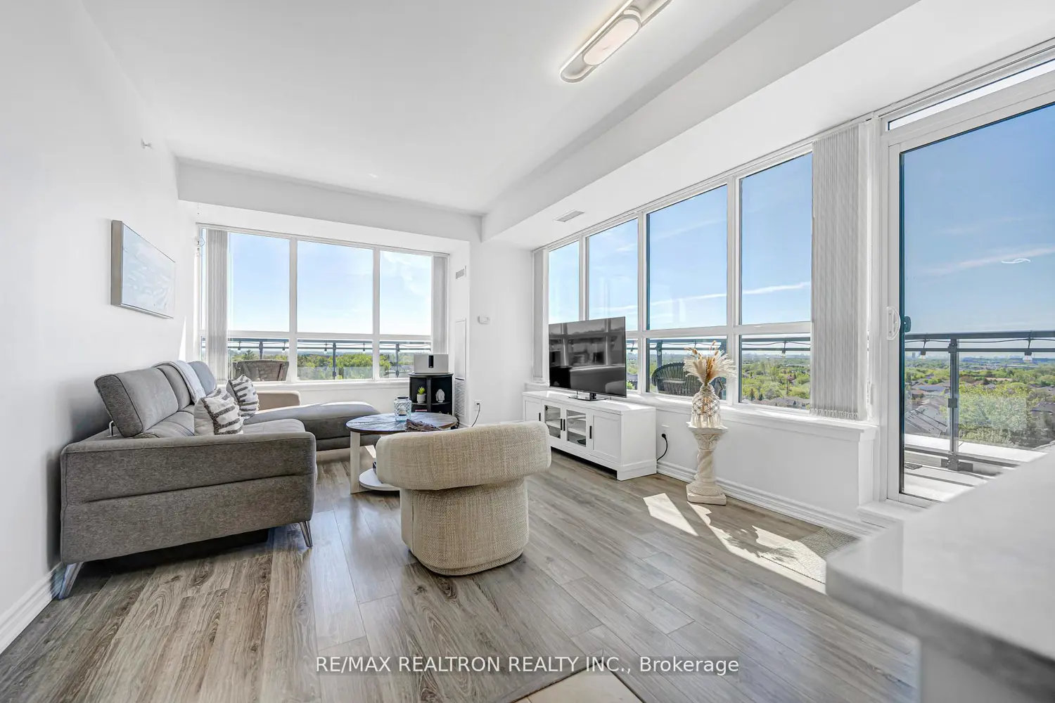 11611 Yonge Street 708 photo 3