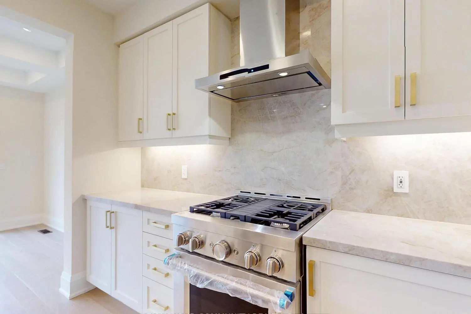 43 Schmeltzer Crescent photo 5