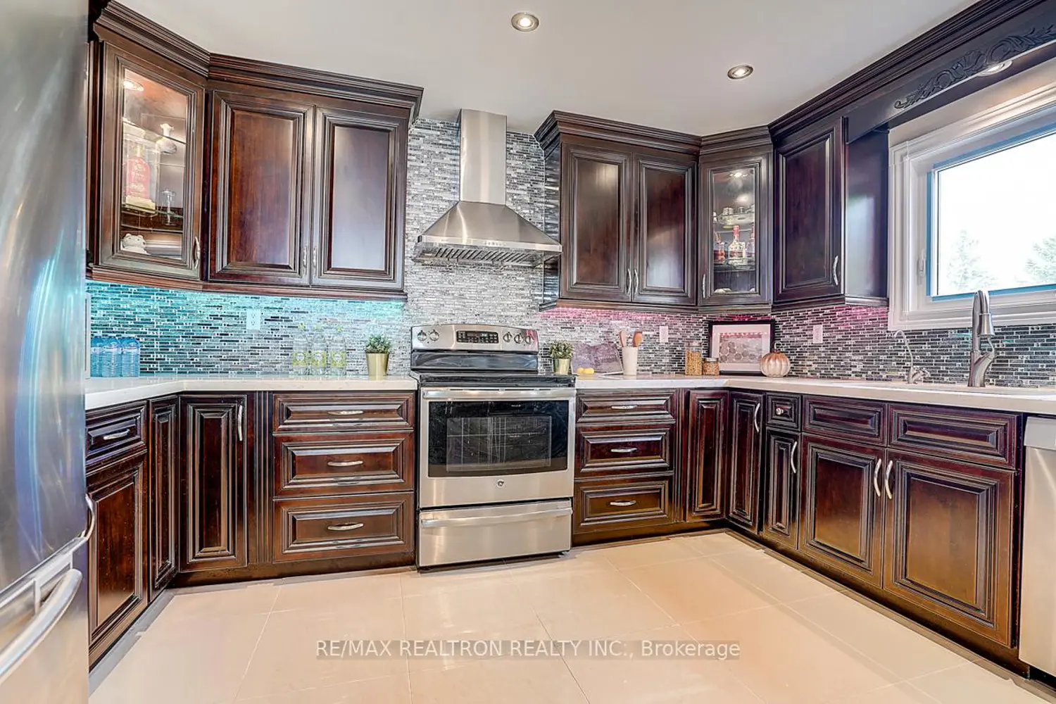 233 Brimson Drive photo 2
