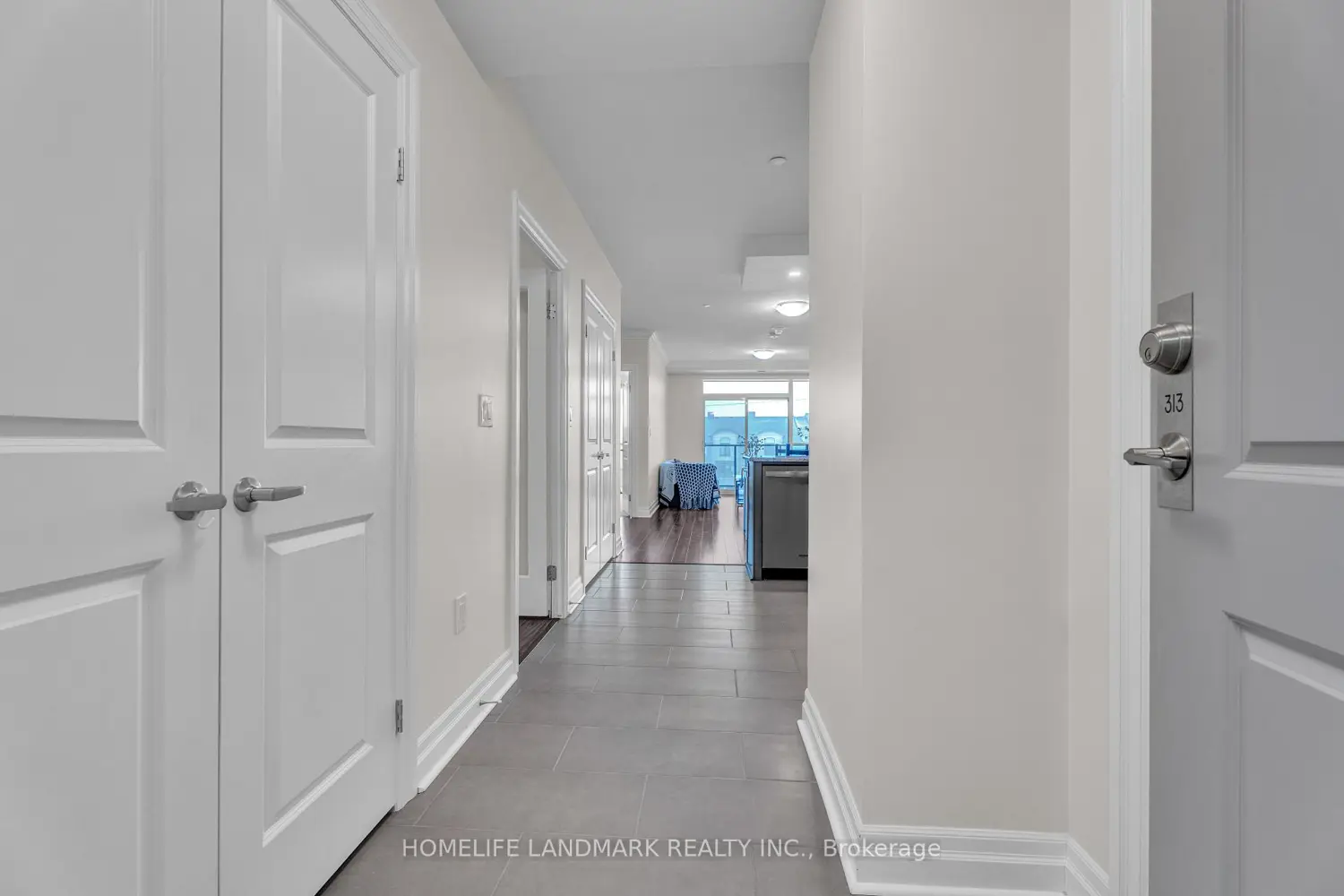 260 Villagewalk Boulevard 313 photo 5