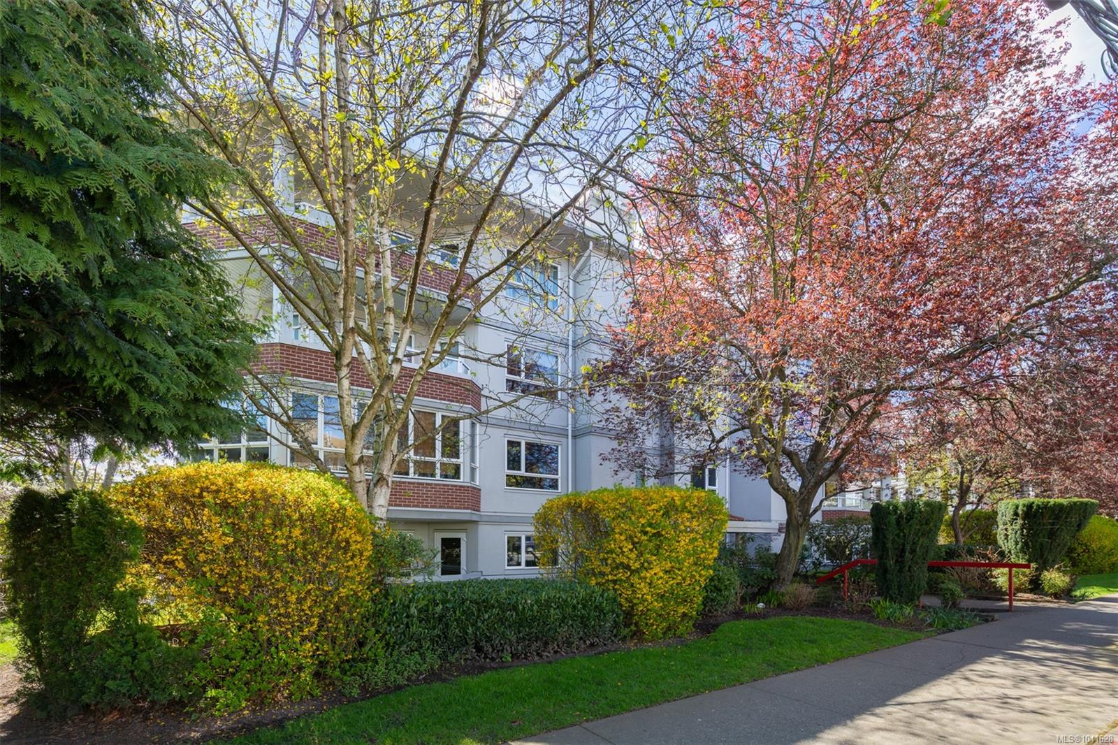 #103-1807 Oak Bay Avenue, Victoria, BC, V8R 1C1