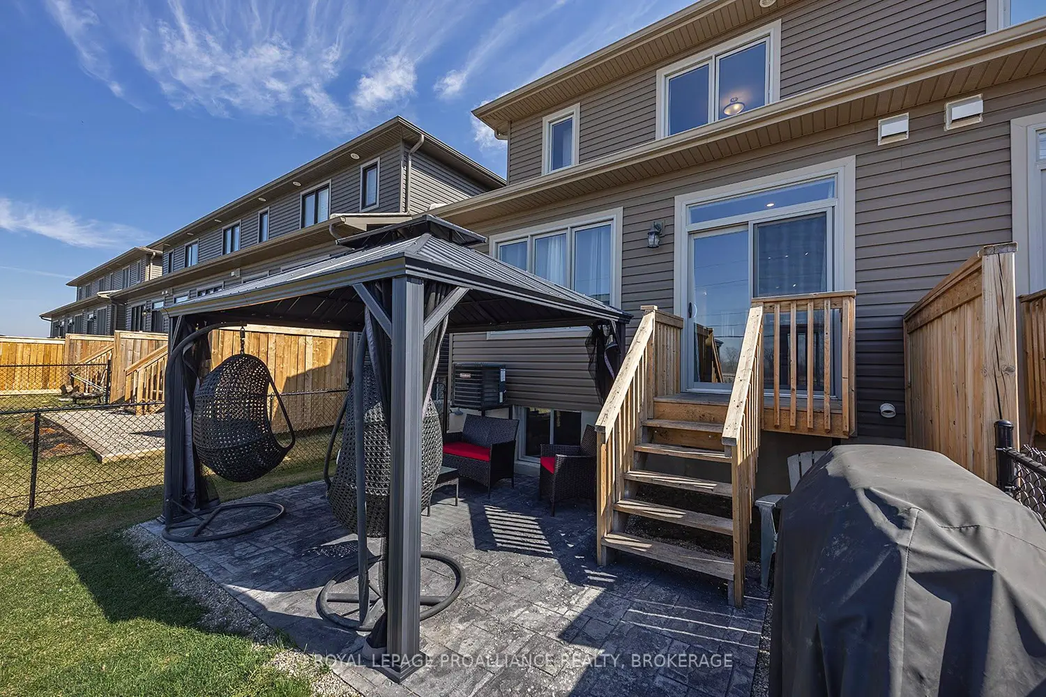 186 Dr Richard James Crescent photo 3