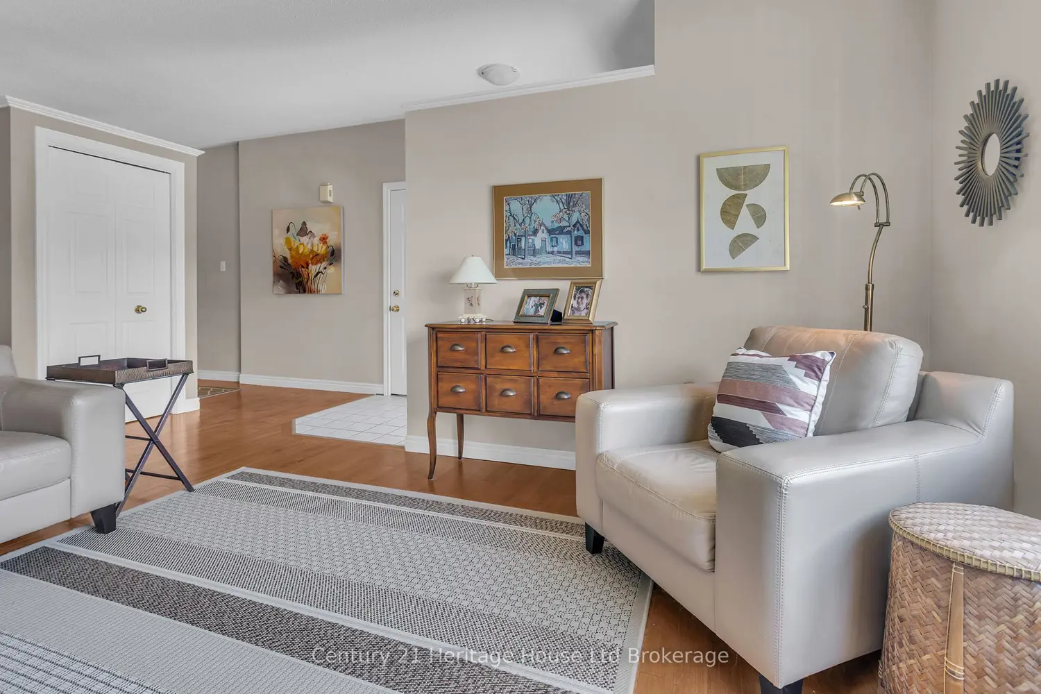 105 King Street 8 photo 5
