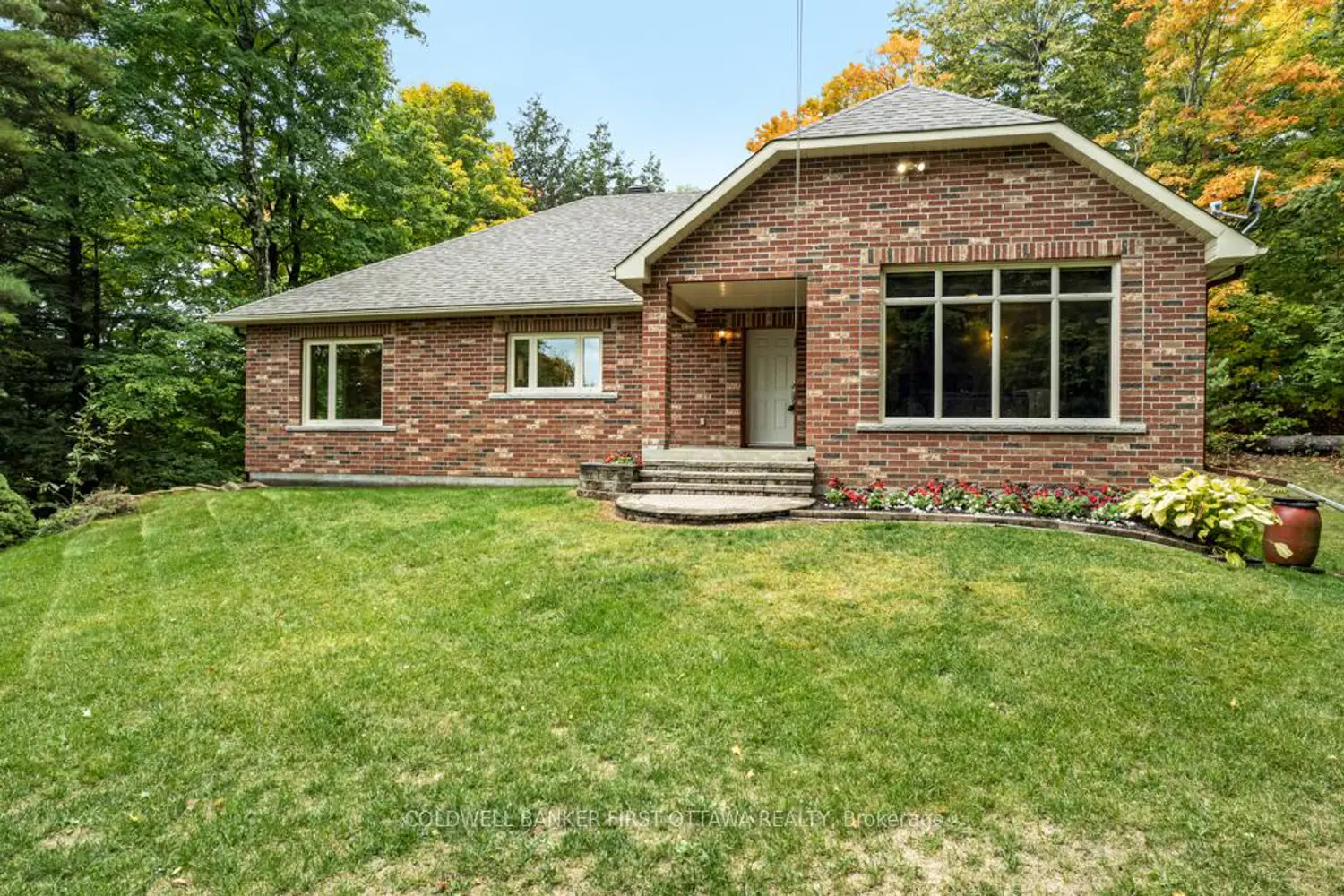 139 Sheil Drive photo 3