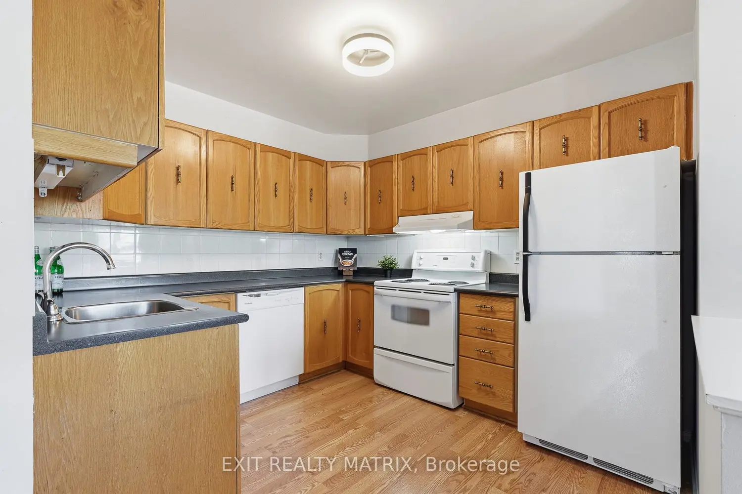 495 Canteval Terrace 205 photo 3
