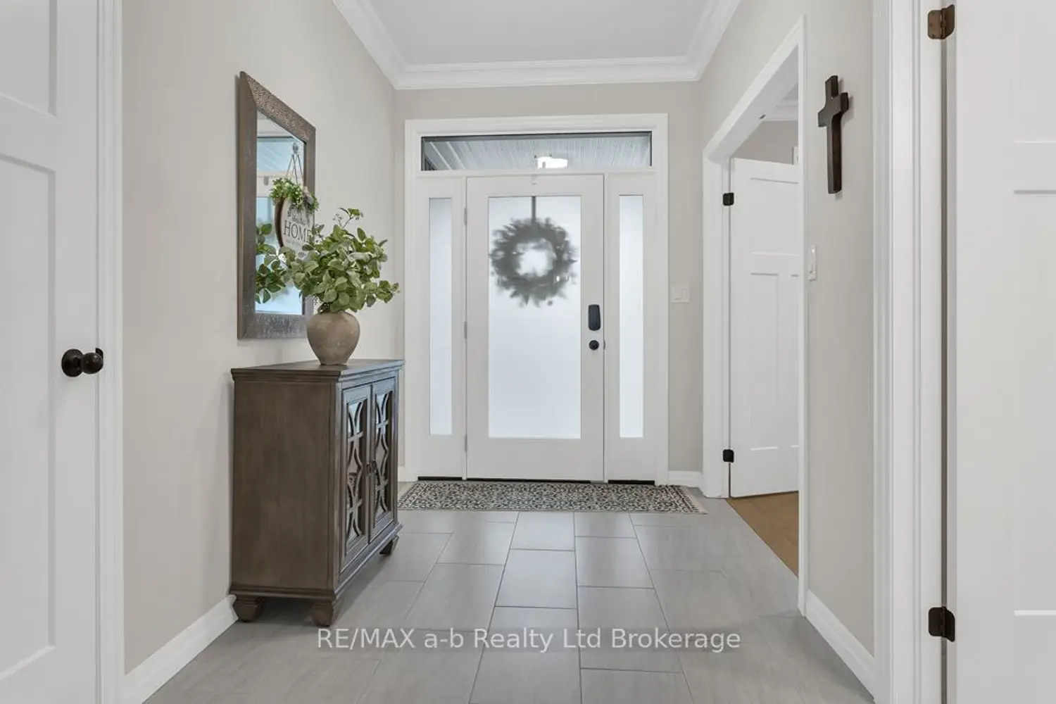 41 Lowrie Crescent photo 4