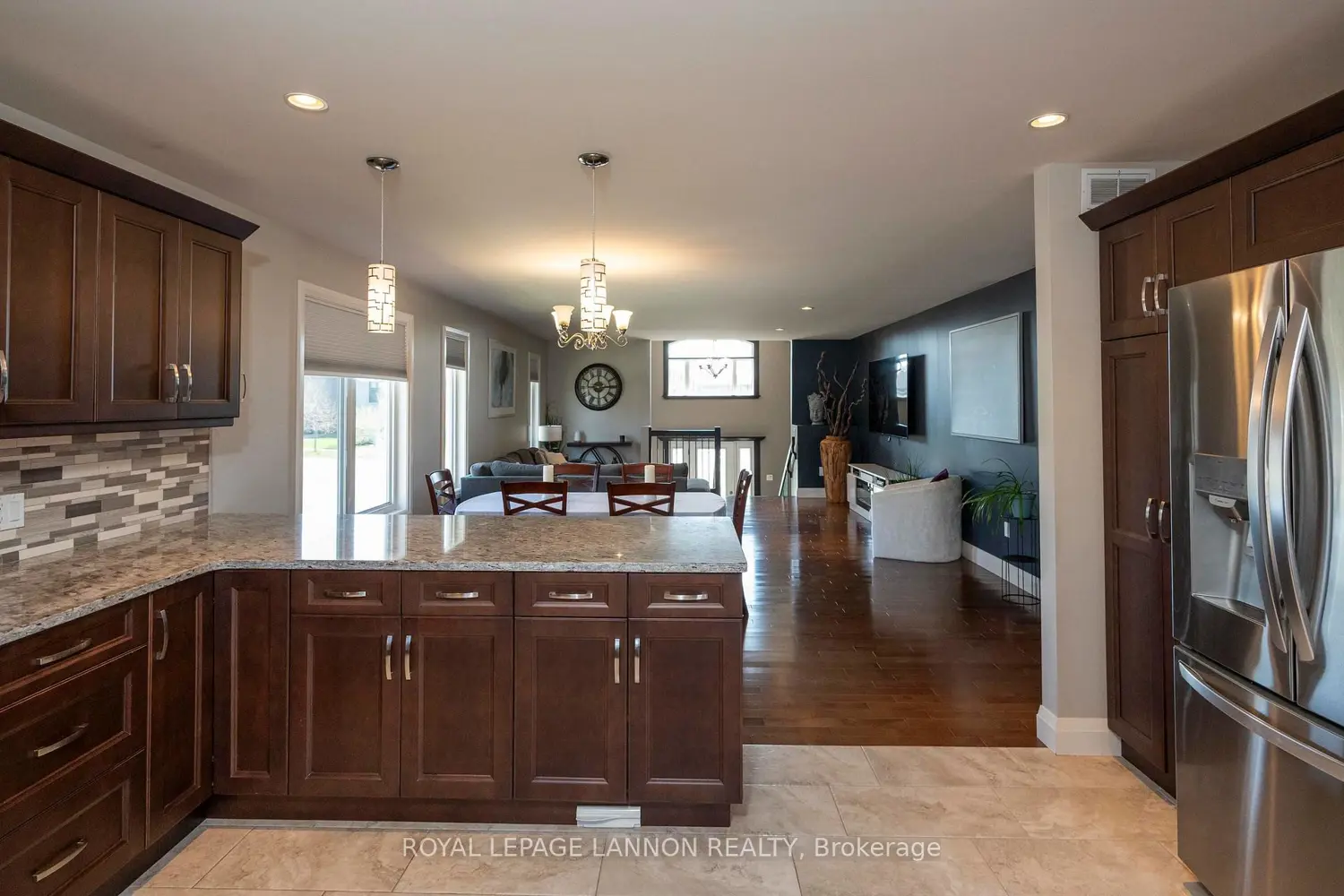 218 Sunflower Street photo 5