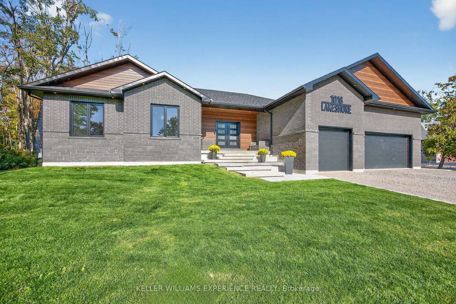 1016 Lakeshore Road photo 2