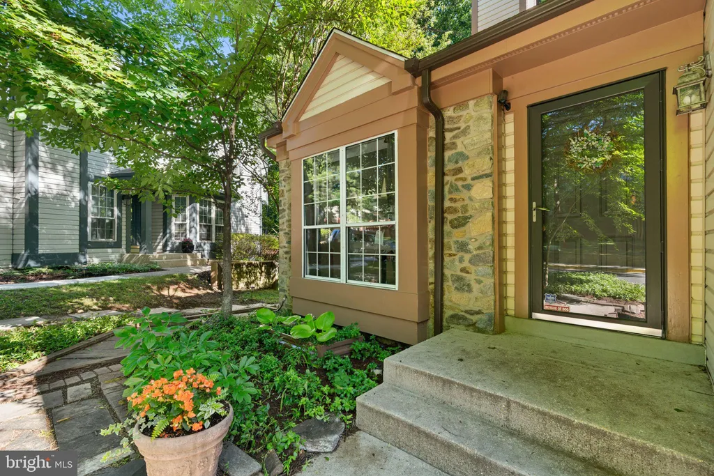 1647 Hugo Circle, Silver Spring, MD 20906 photo 2
