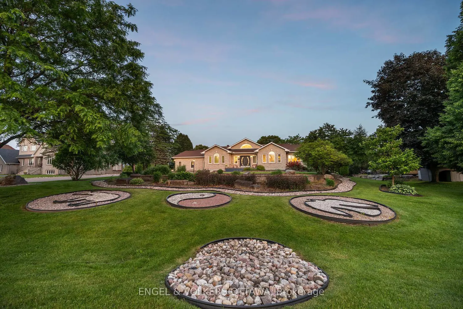 1562 Lakeshore Drive photo 2