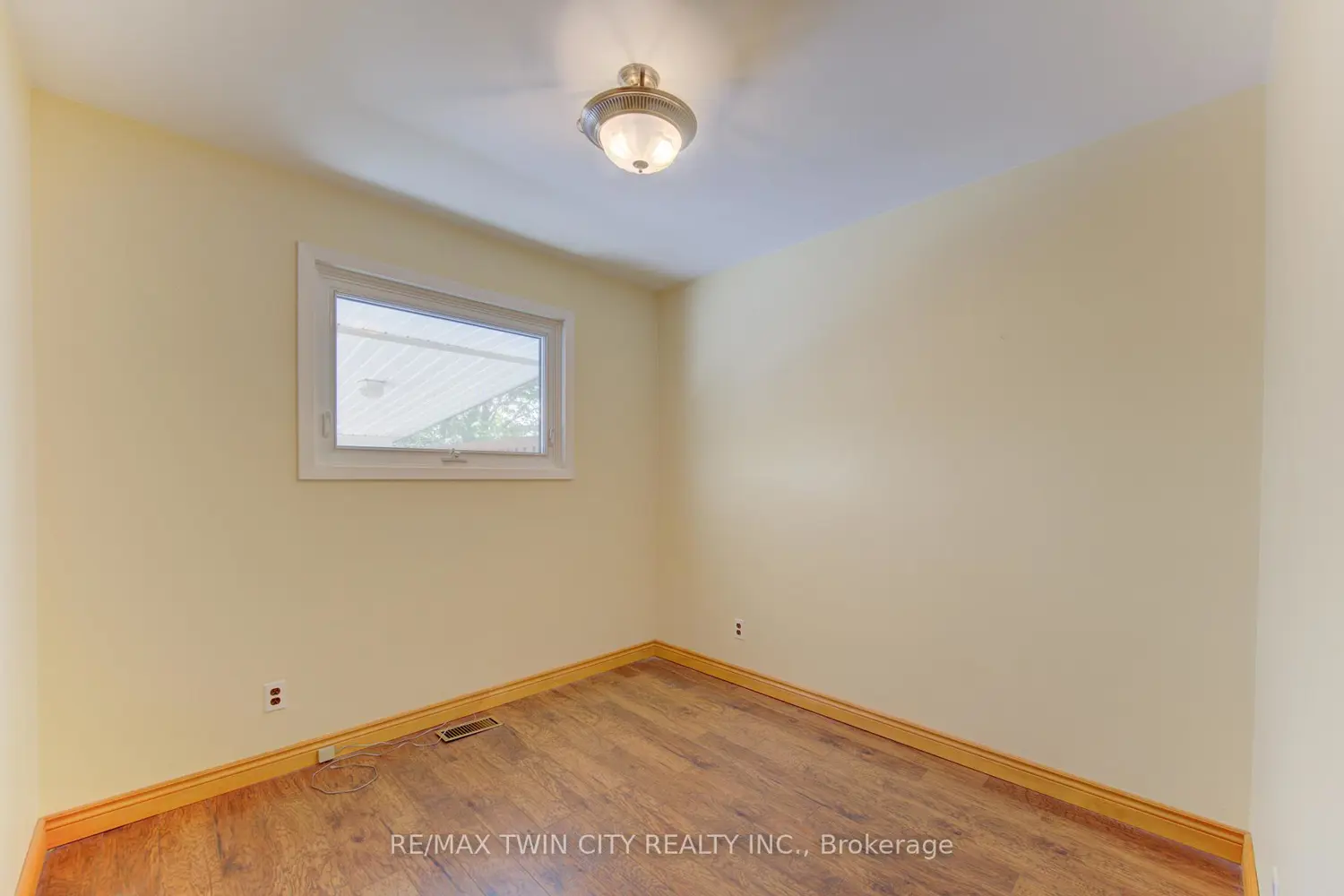 209 Dixie Crescent photo 5