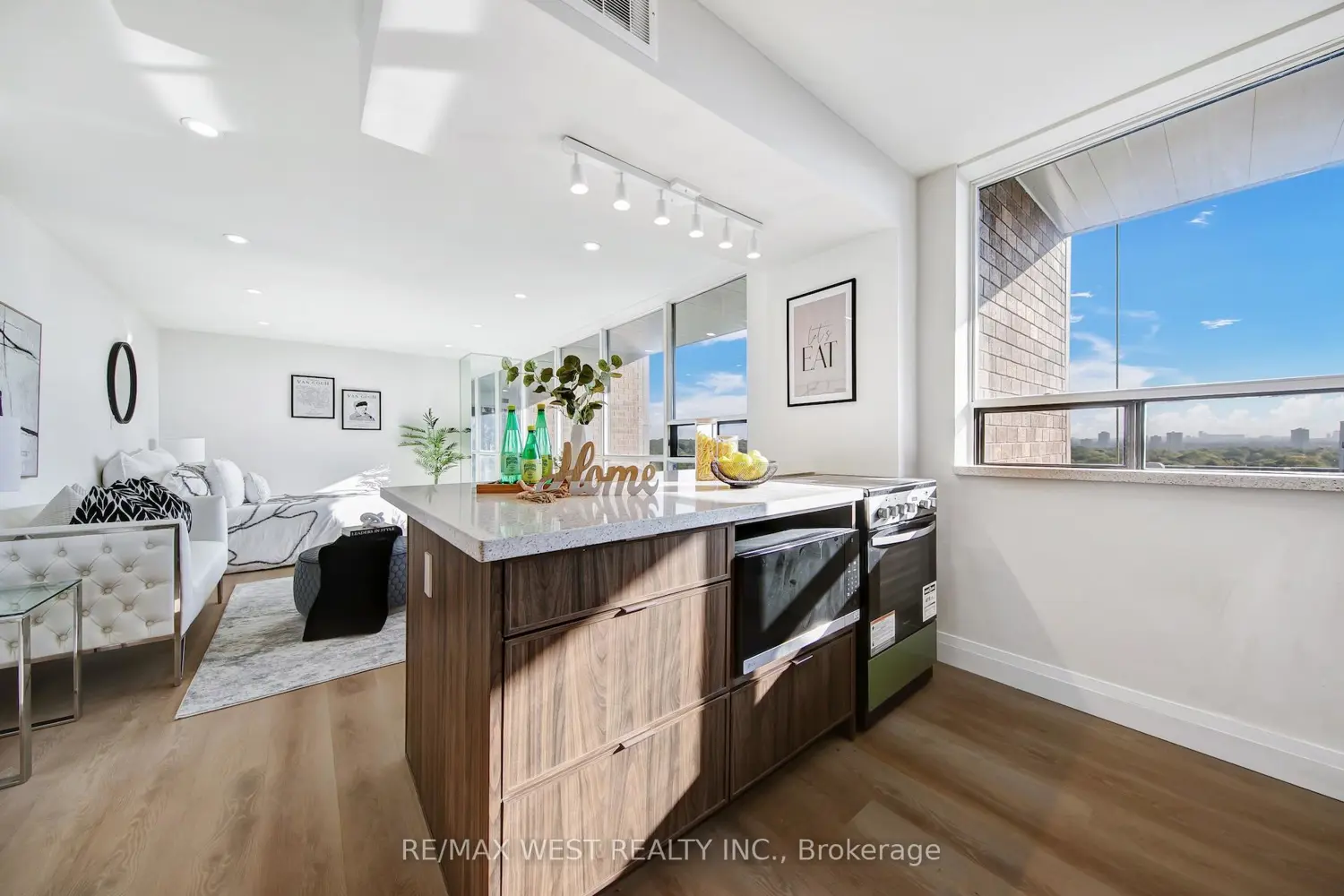 914 Yonge Street 1202 photo 5