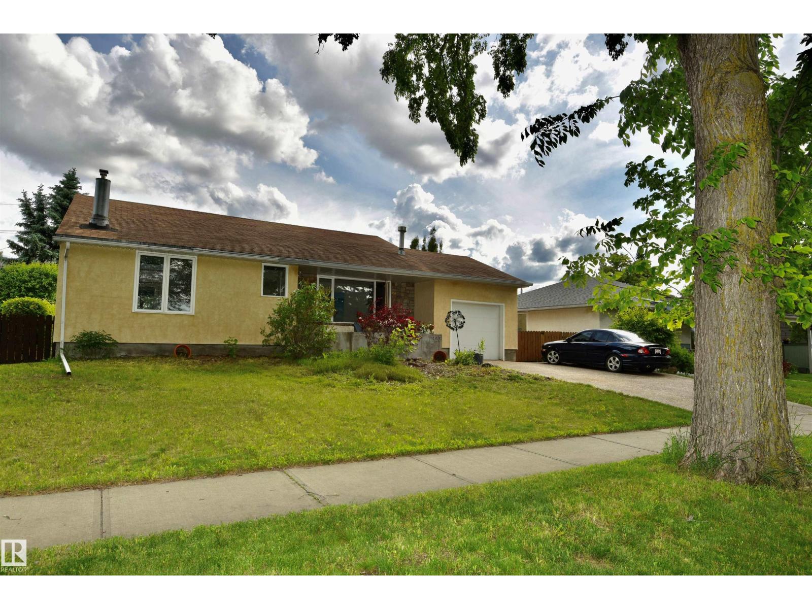 7923 94 Avenue NW, Edmonton, AB, T6C1W5