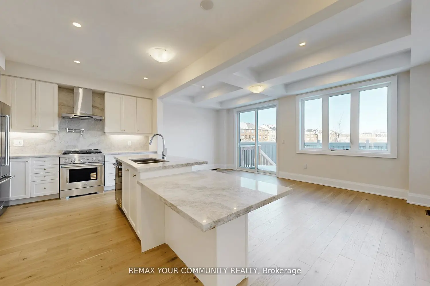 44 Schmeltzer Crescent photo 4