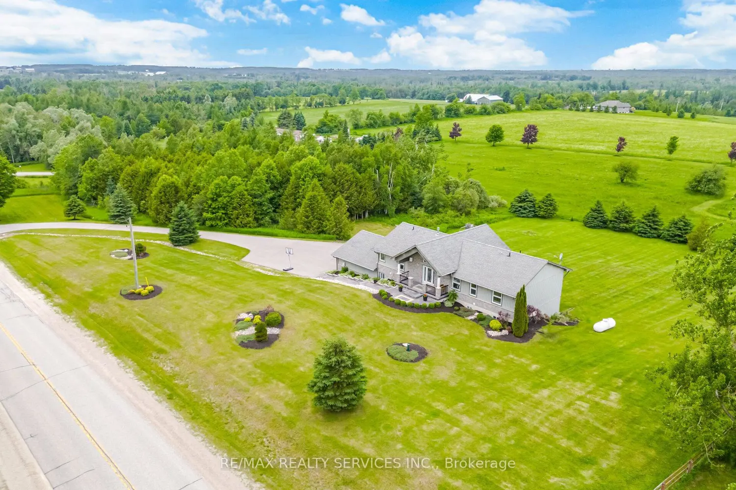 386113 20 Side Road photo 3