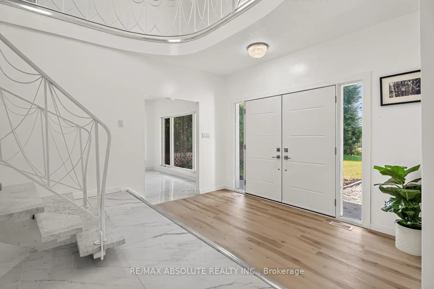 1444 Normandy Crescent photo 5